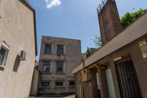 Nemsokára diákok tanulhatnak majd a hangulatos udvaron