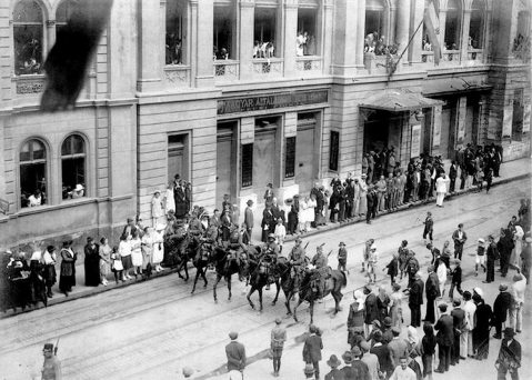 1921. aug. 22.-Nemzeti Hadsereg bevonulása (Facebook: Régi Pécs)